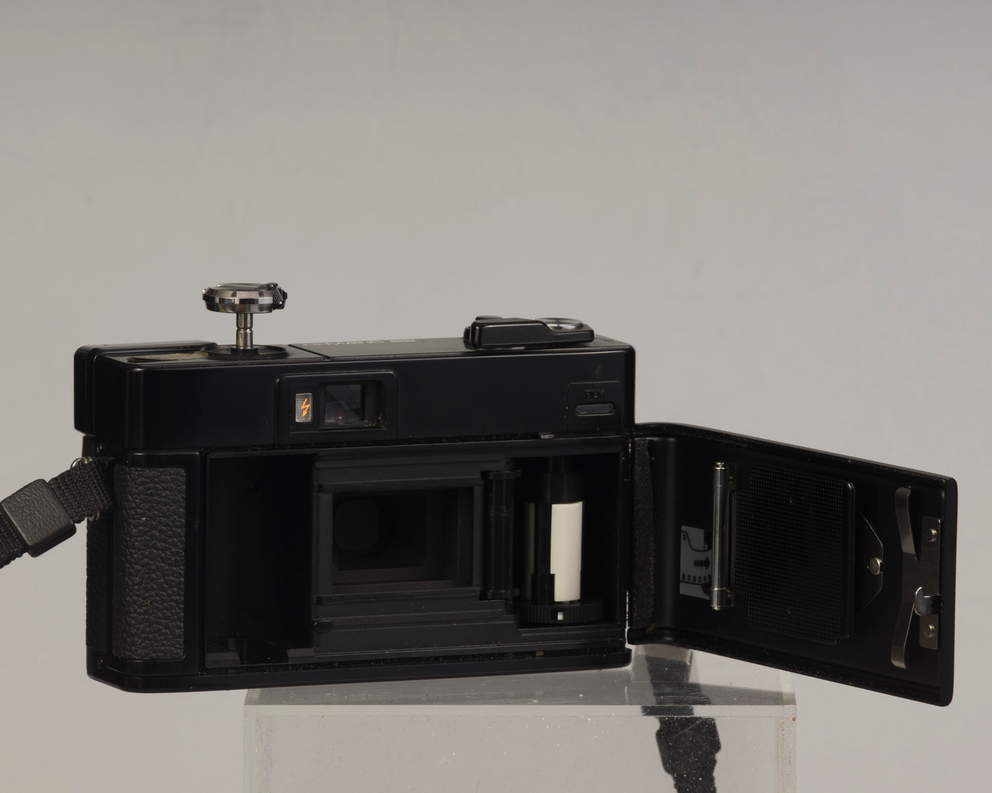 Appareil photo Minolta Hi-Matic S2 35 mm avec étui d'origine ; flash non fonctionnel, sinon fonctionne très bien