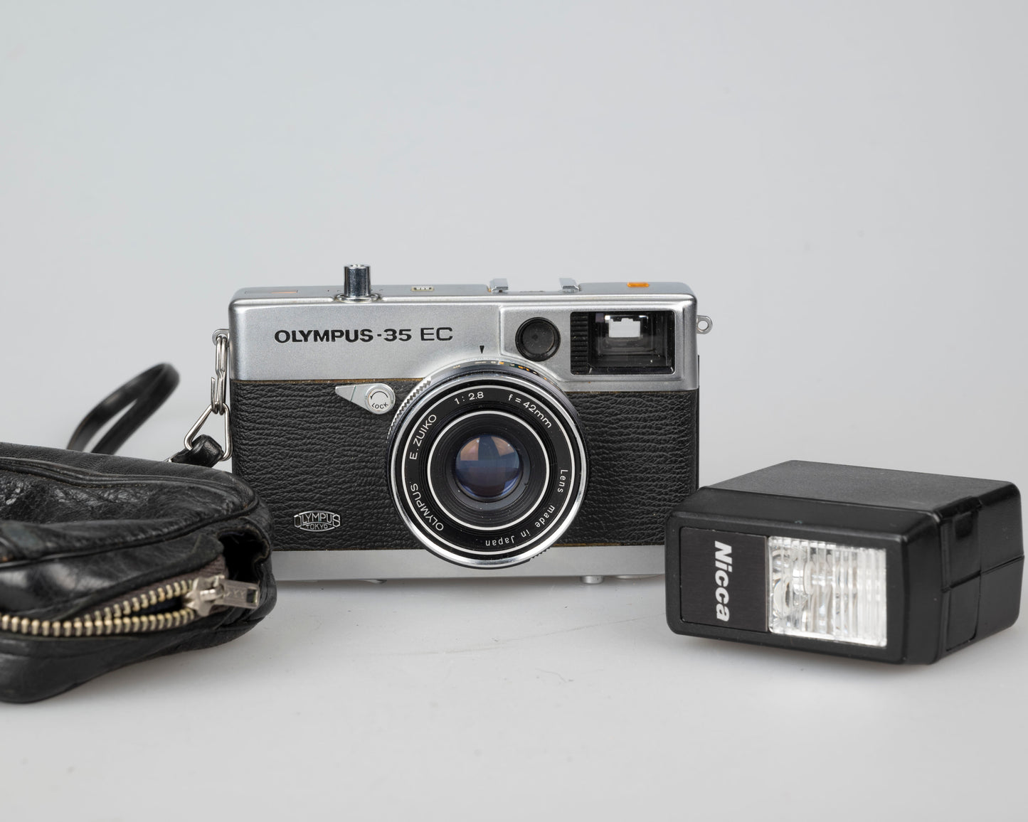 Olympus 35 EC viewfinder 35mm camera w/ case + flash