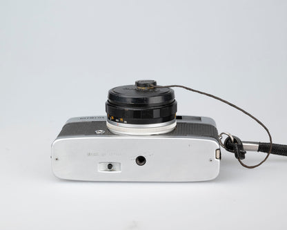 Olympus Trip 35 35mm camera w/ case (serial 3431767)