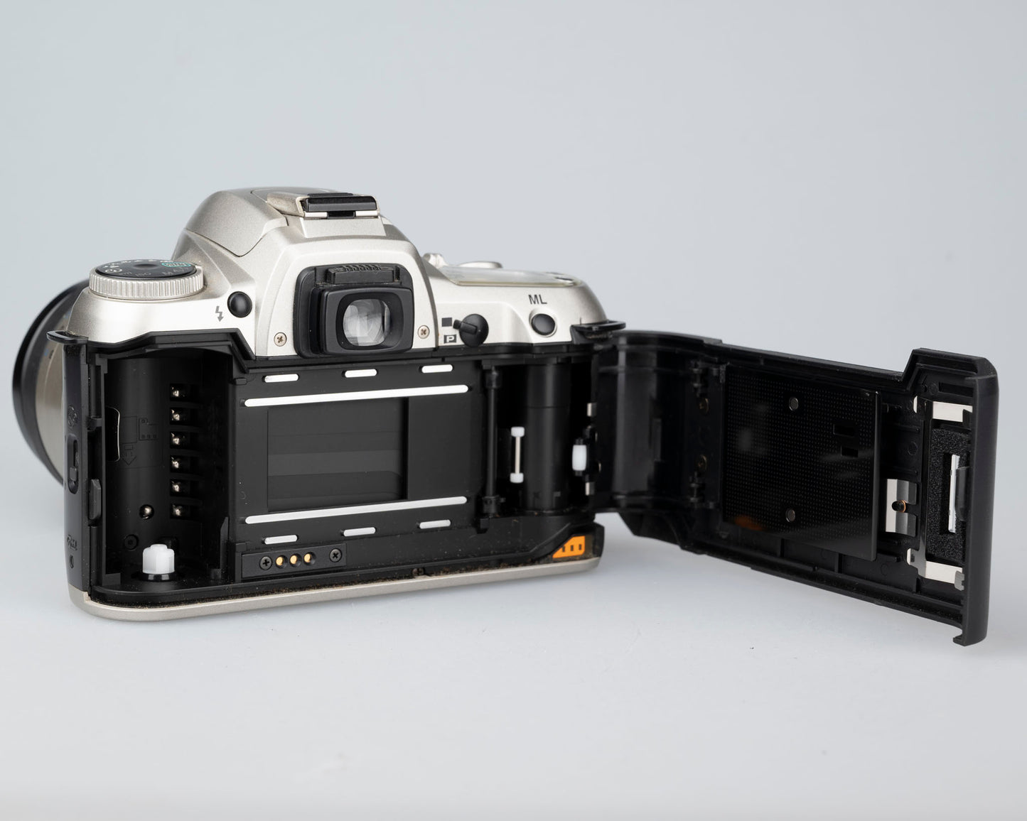 Pentax MZ-7 35mm SLR w/ SMC Pentax-FA 28-80mm lens