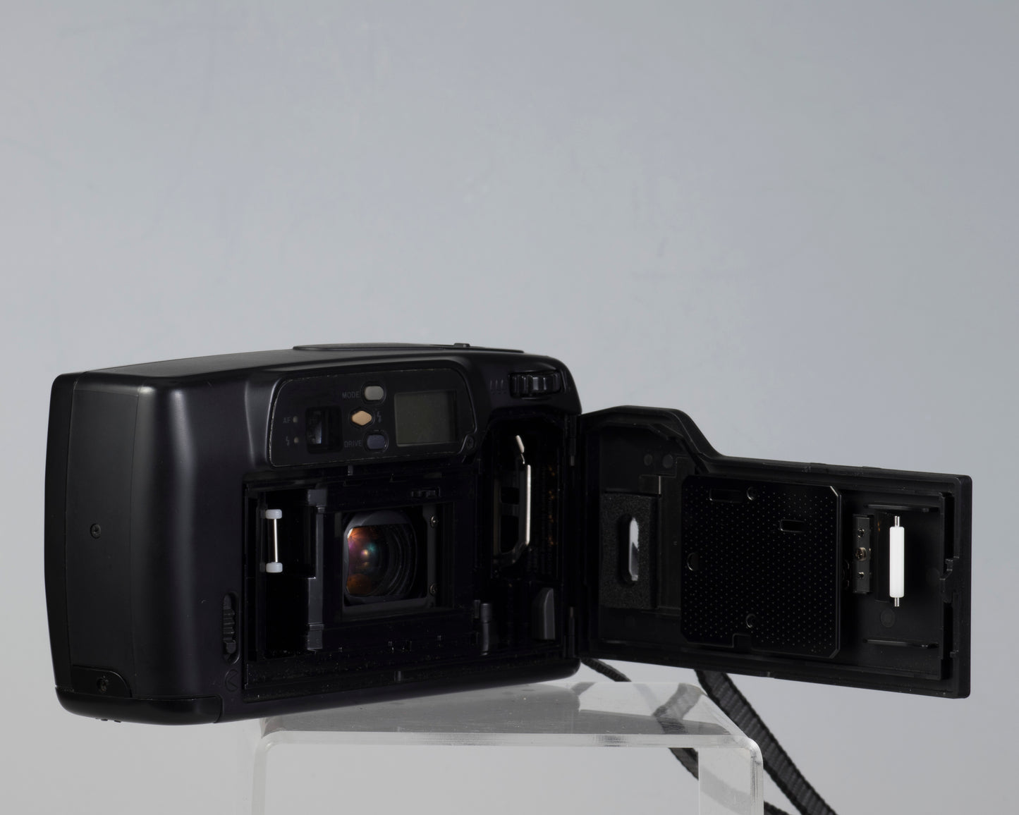 Appareil photo argentique Pentax Zoom70-R 35 mm avec étui (série 3675866)