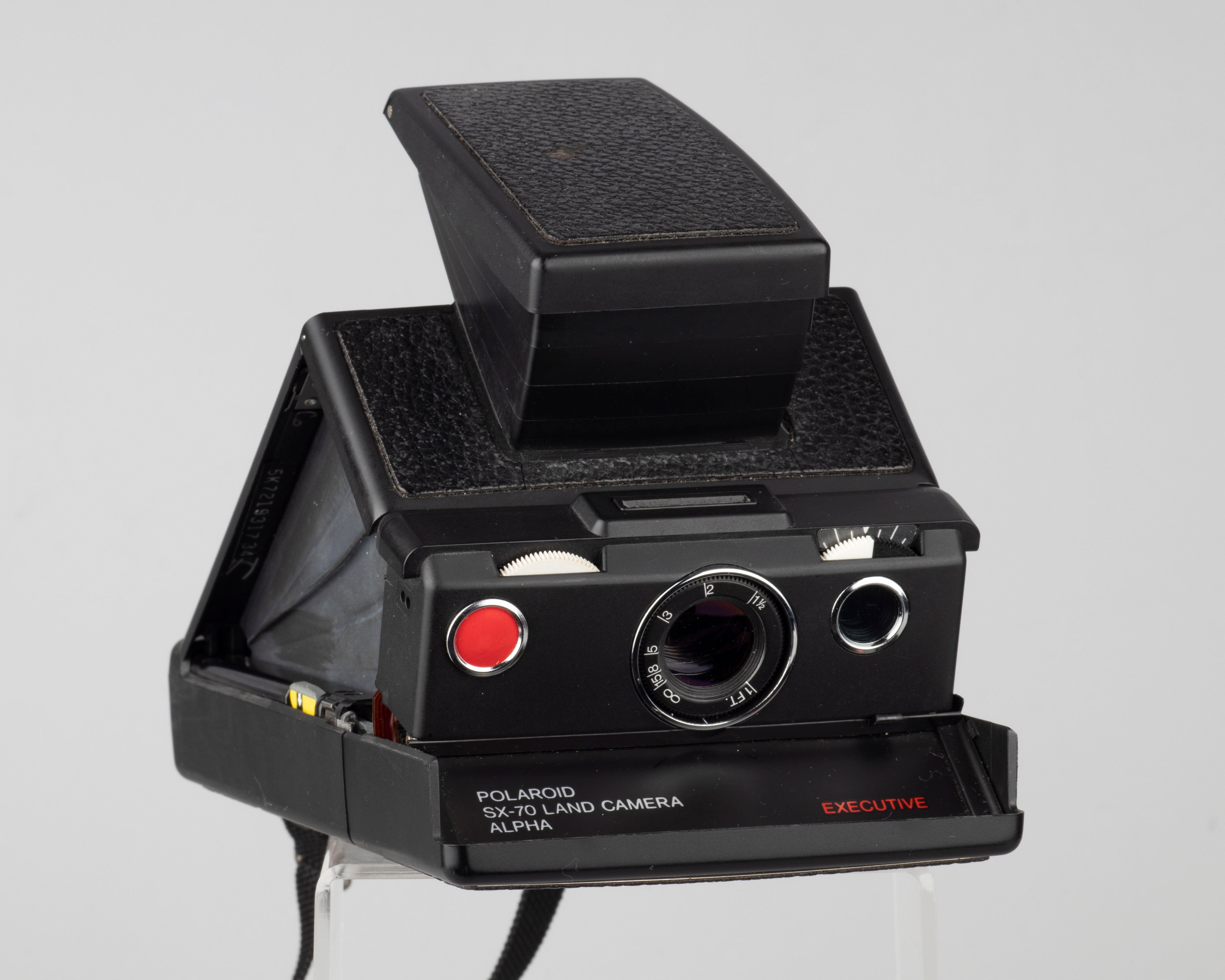 Polaroid SX-70 Alpha Executive instant camera – New Wave Pool