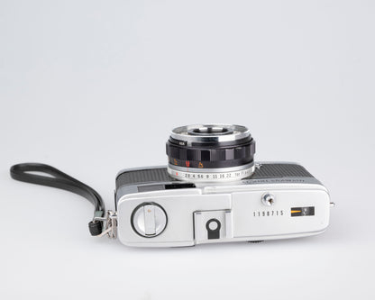 Olympus Trip 35 35mm camera w/ case and manual (serial 1198715)