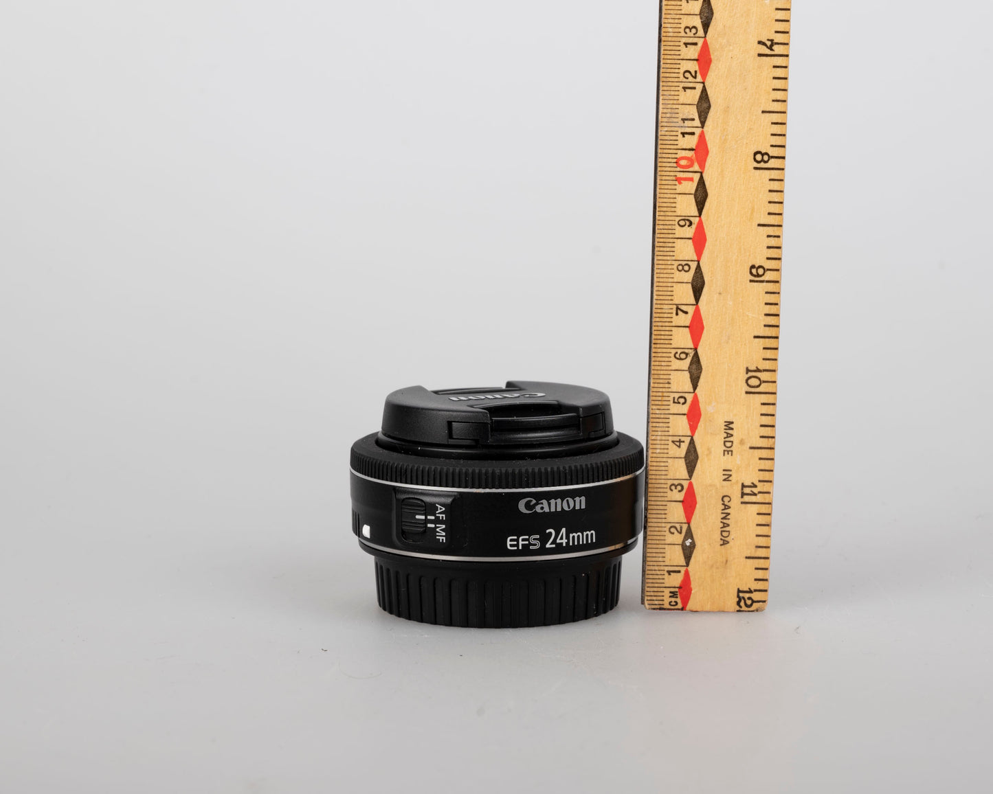 Canon EF-S 24mm 1:2.8 STM lens (serial 6411106681)