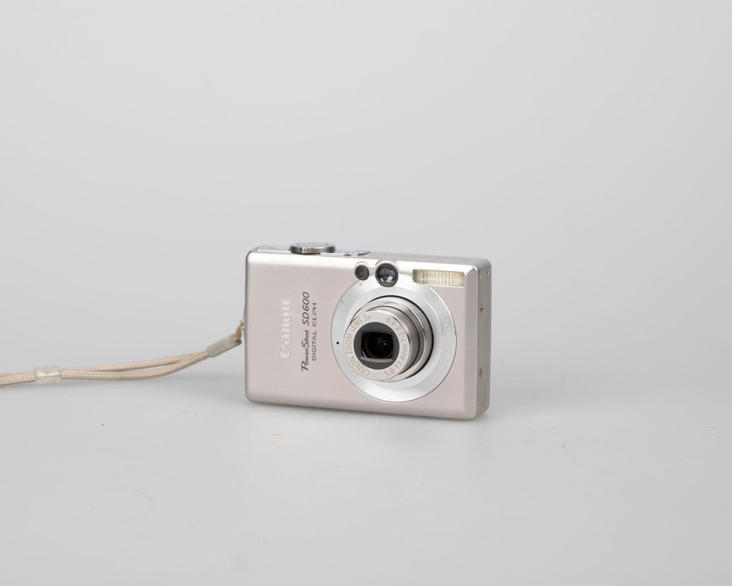 Canon Powershot SD600 Digital Elph 6MP CCD digicam w/ 2GB SD card + battery + charger