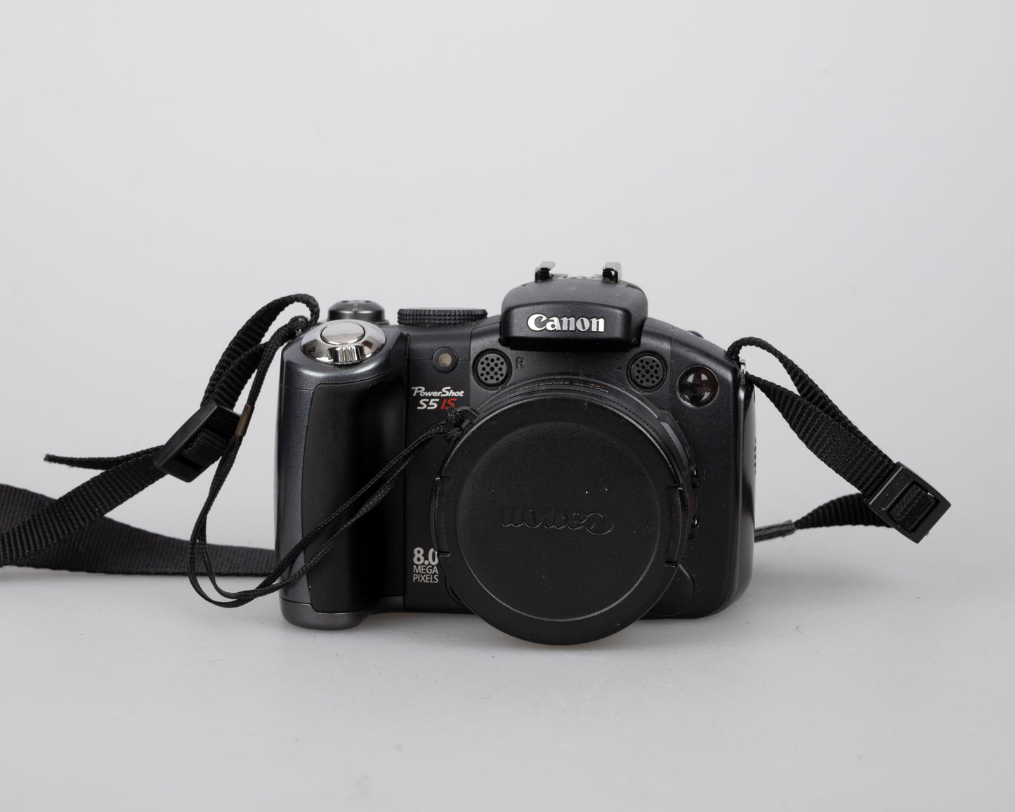 Appareil photo numérique Canon Powershot S5 IS avec capteur CCD 8 MP + carte SD 4 Go (utilise des piles AA)