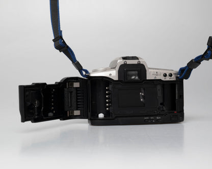 Minolta Maxxum 4 35mm film SLR w/ 28-80mm lens (serial 39314484)