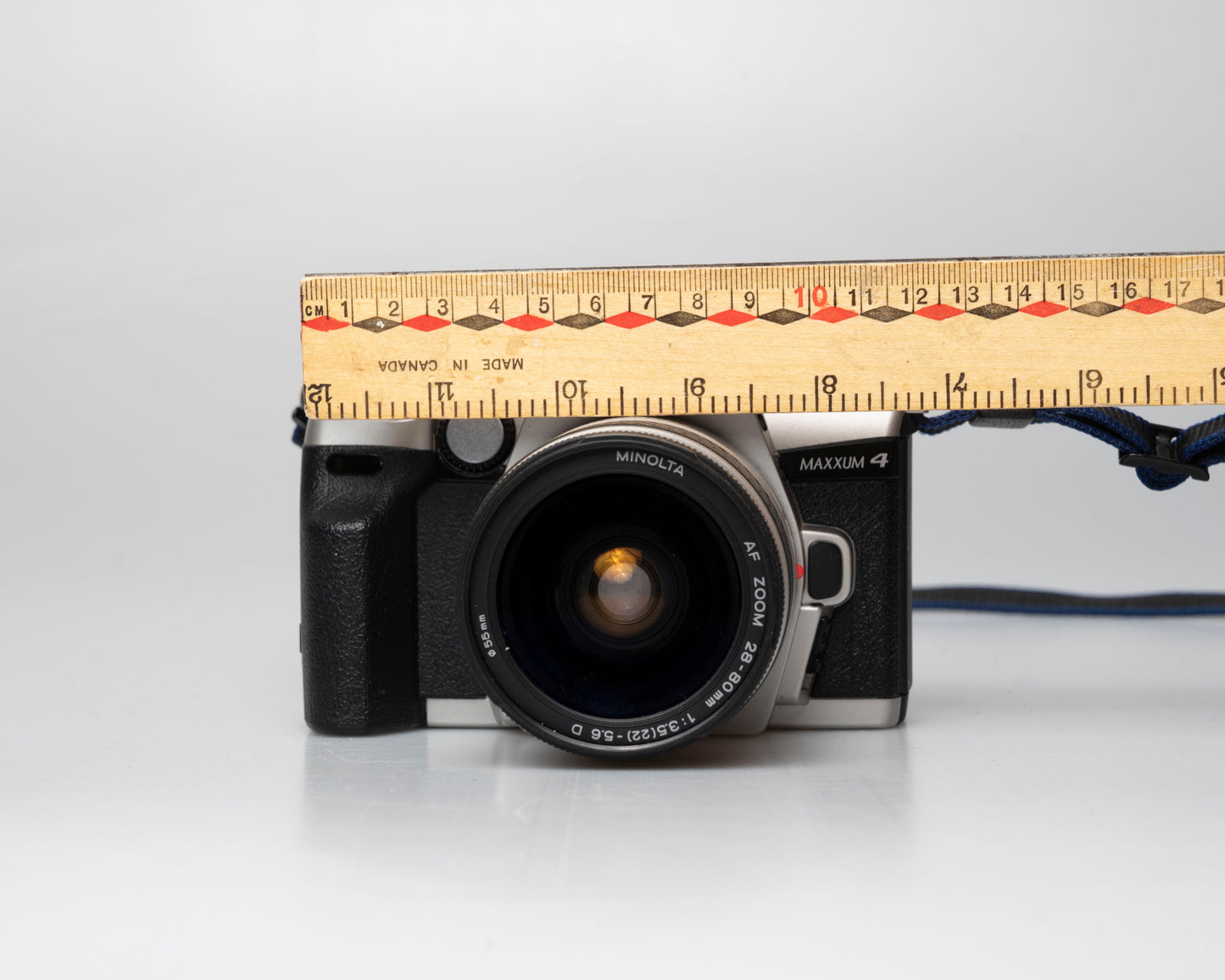 Minolta Maxxum 4 35mm film SLR w/ 28-80mm lens (serial 39314484)