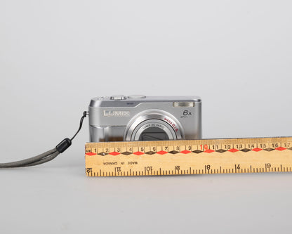 Appareil photo numérique à capteur CCD Panasonic Lumix DMC-LZ1 4 MP (utilise des piles AA + mémoire de carte SD)