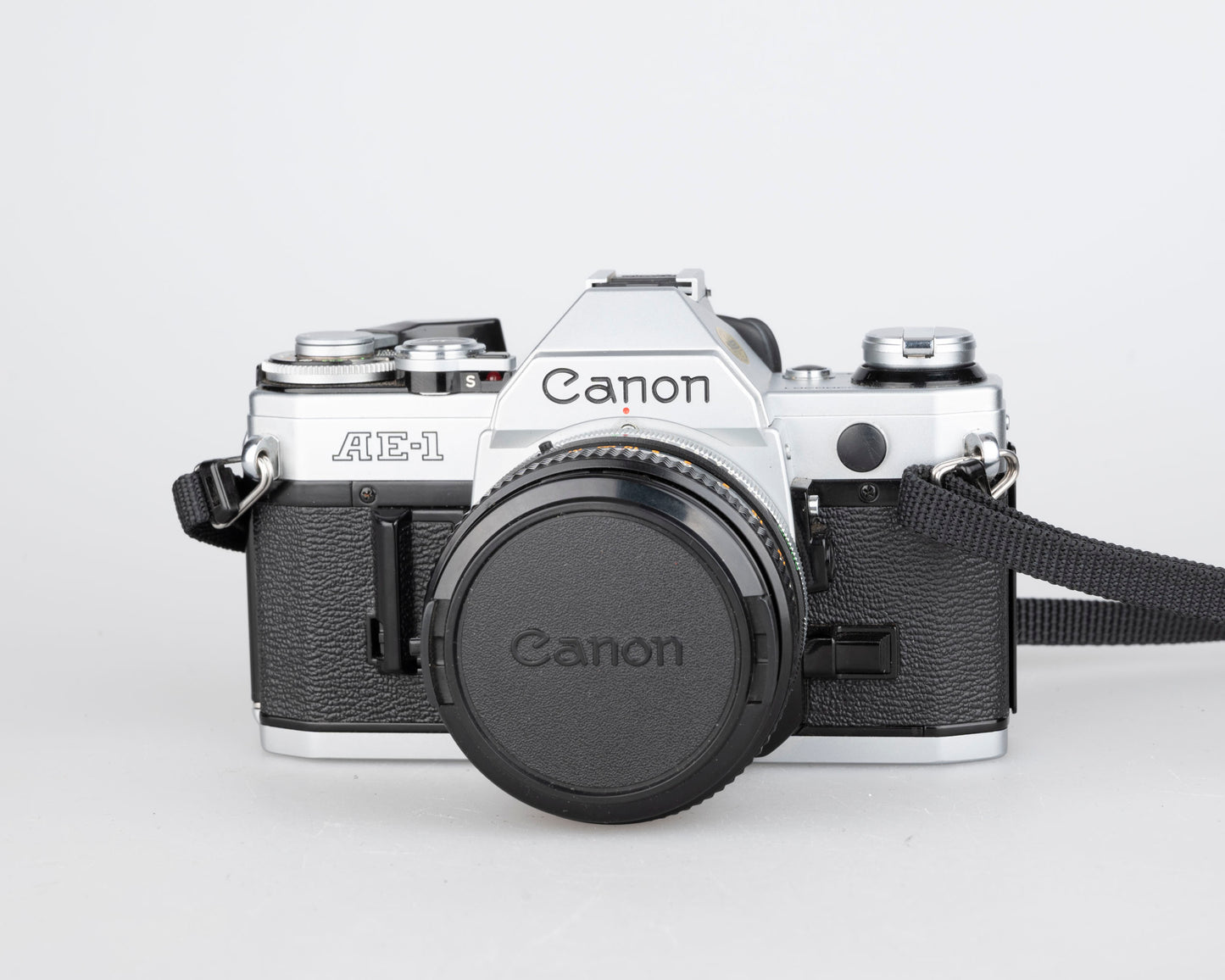 Canon AE-1 35 mm SLR avec objectif Canon FD 50 mm f1.8 + flash Speedlite 188A + manuel d'origine (série 2388361)