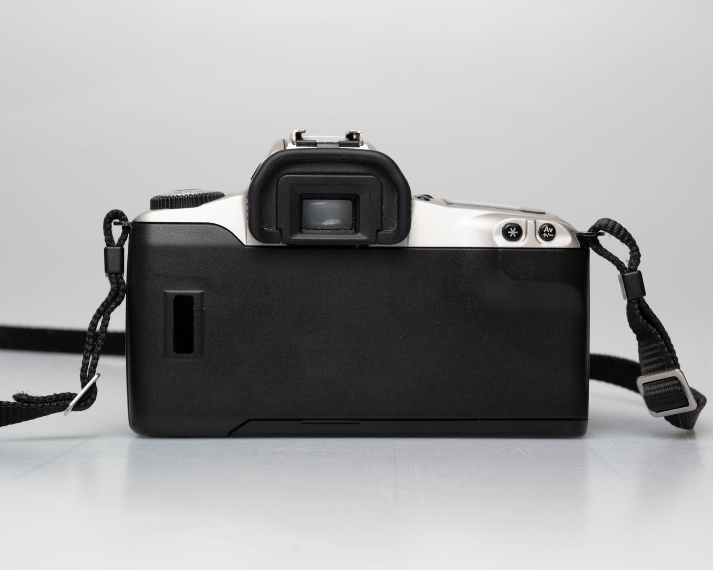 Canon EOS Rebel 2000 35mm film SLR w/ Canon EF 35-80 lens + ever-ready case