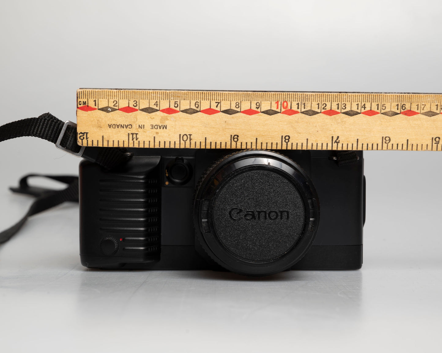Canon T70 35mm SLR with FD 28mm f2.8 lens (serial 1026627)