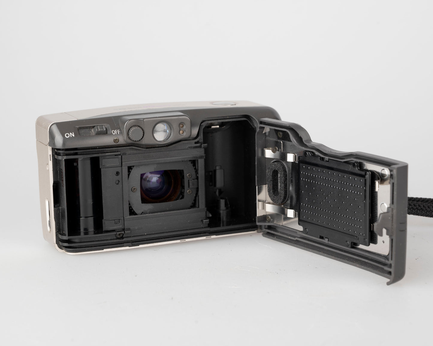 Canon Sure Shot 105 Zoom S 35mm film camera w/ case (serial 5133460)