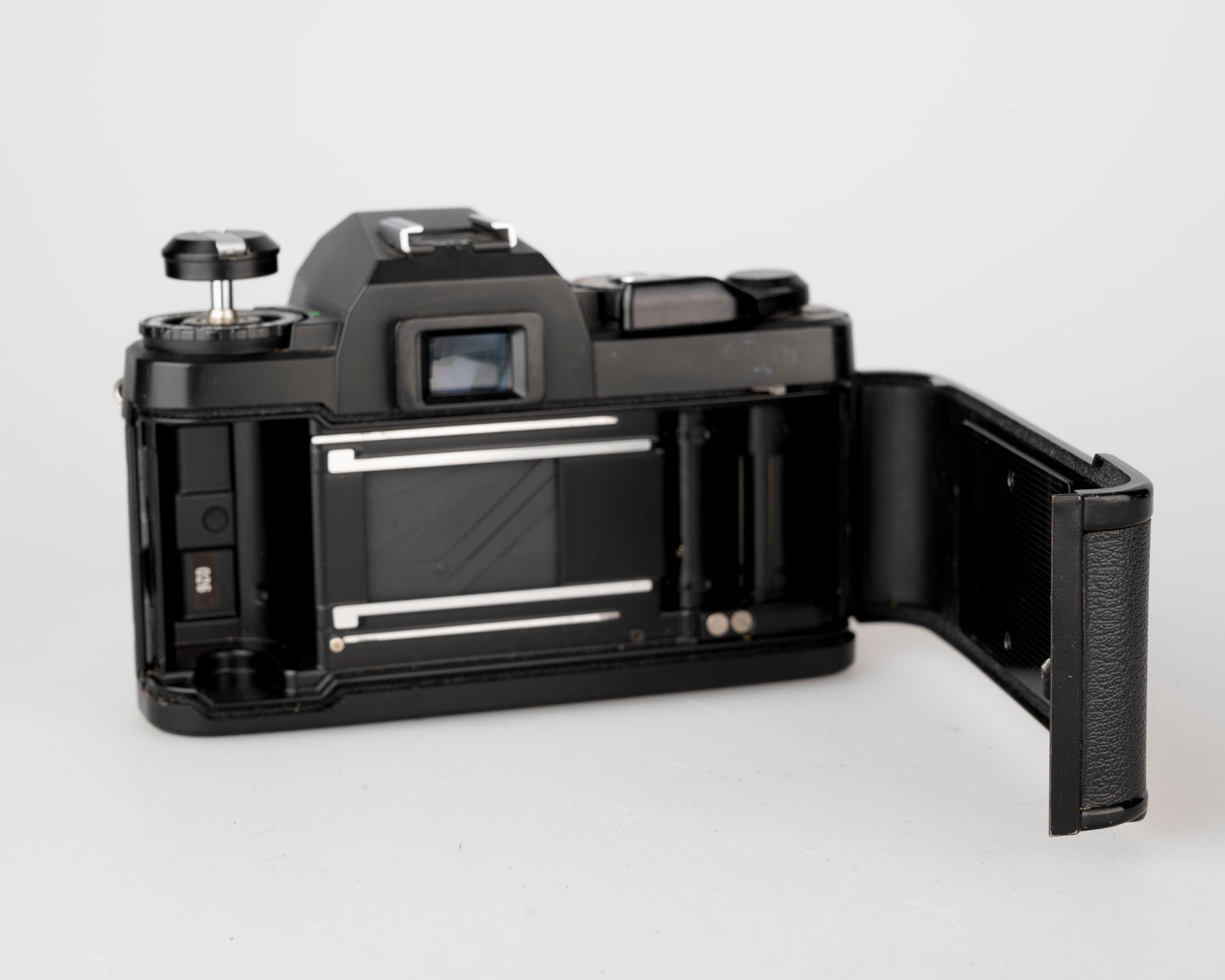 Chinon CG-5 35mm film SLR camera w/ Tokina 28mm lens (serial 324283)