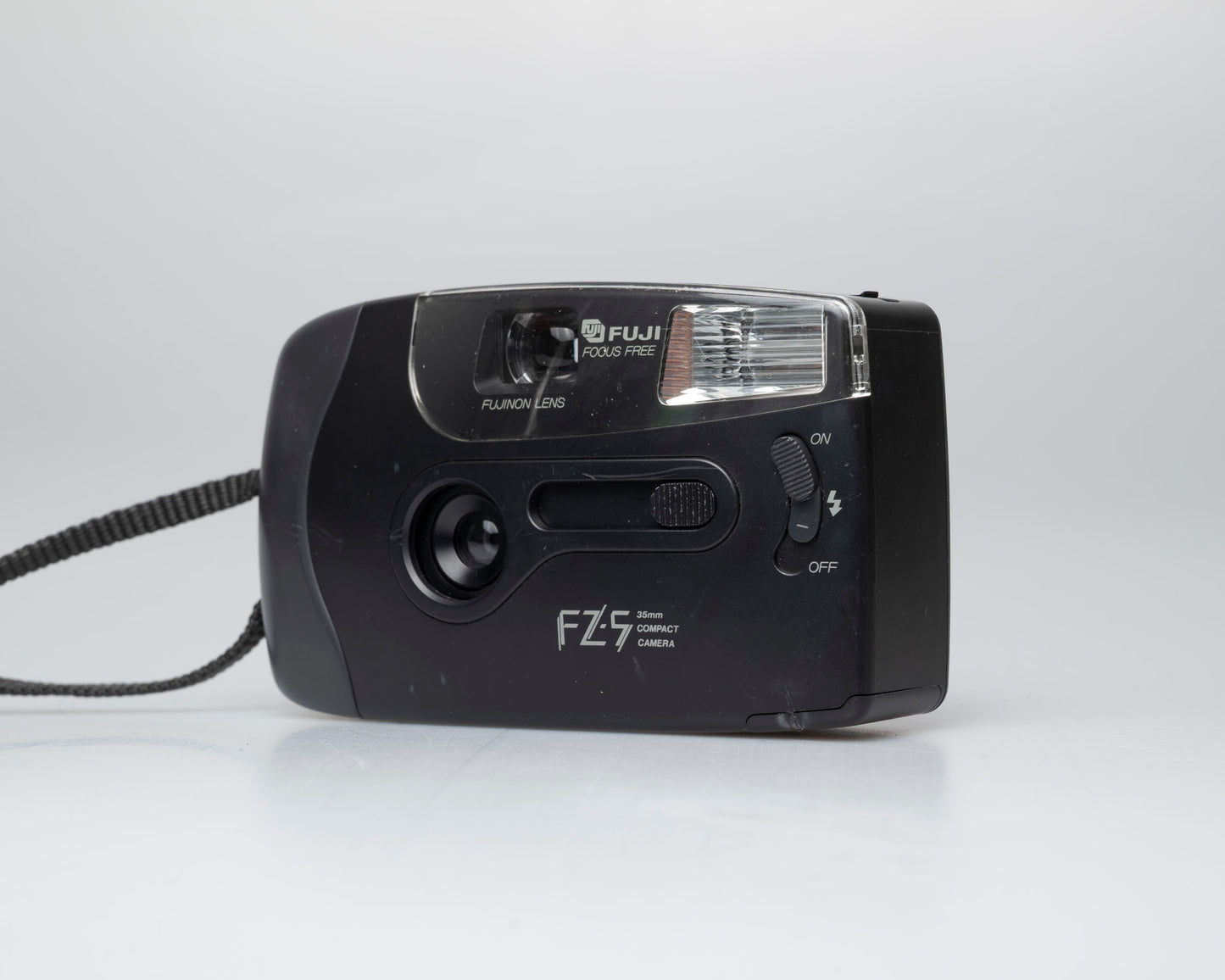 Appareil photo argentique Fuji FZ-5 35mm (numéro de série 61005809)