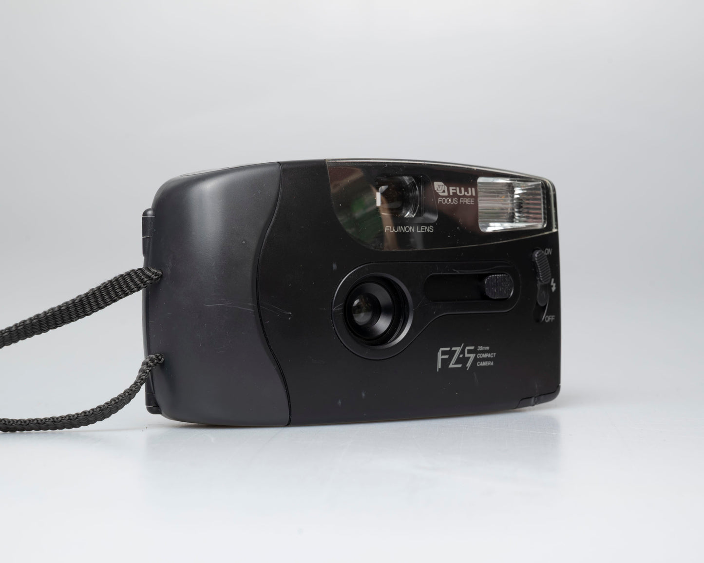 Appareil photo argentique Fuji FZ-5 35mm (numéro de série 61005809)