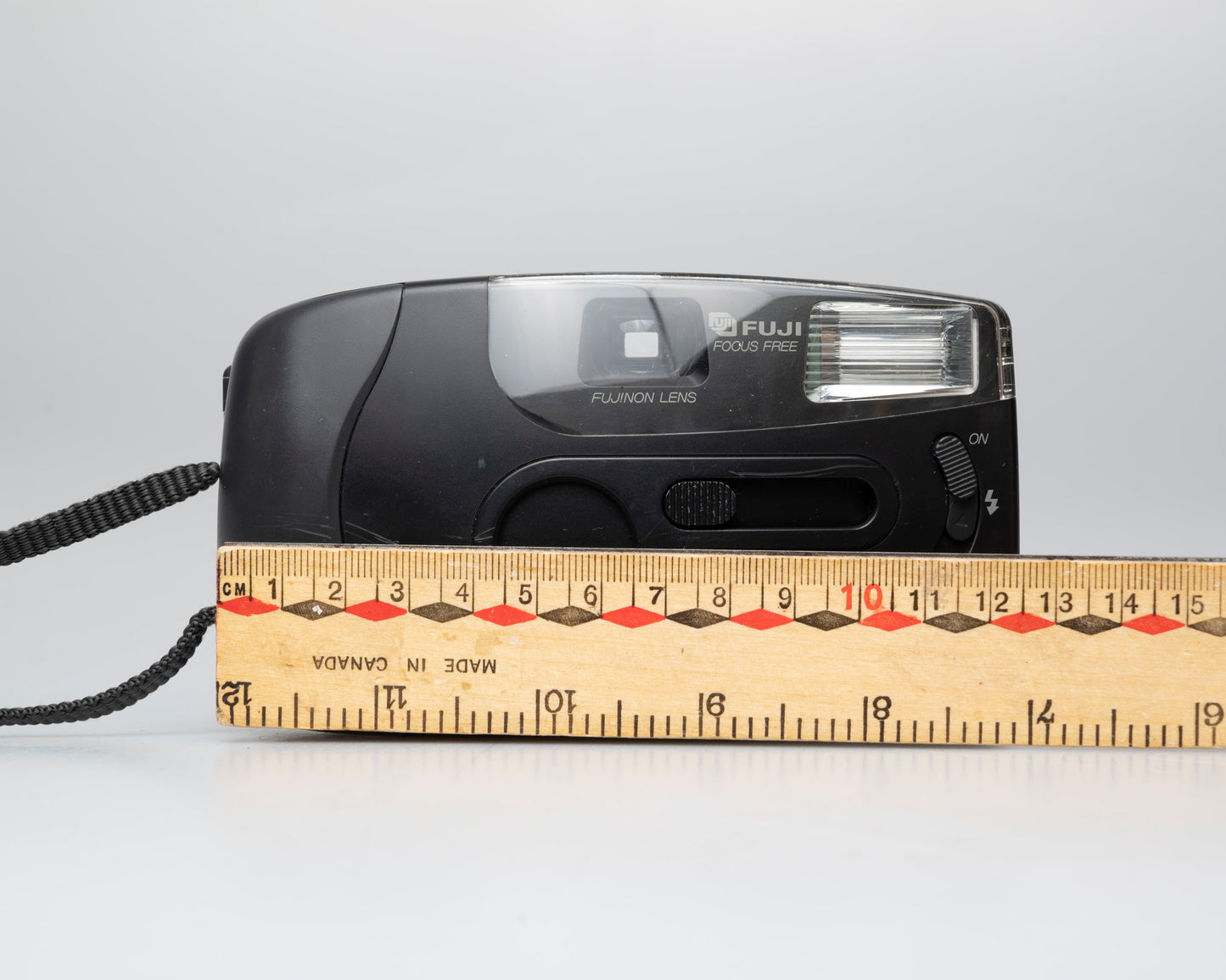 Appareil photo argentique Fuji FZ-5 35mm (numéro de série 61005809)