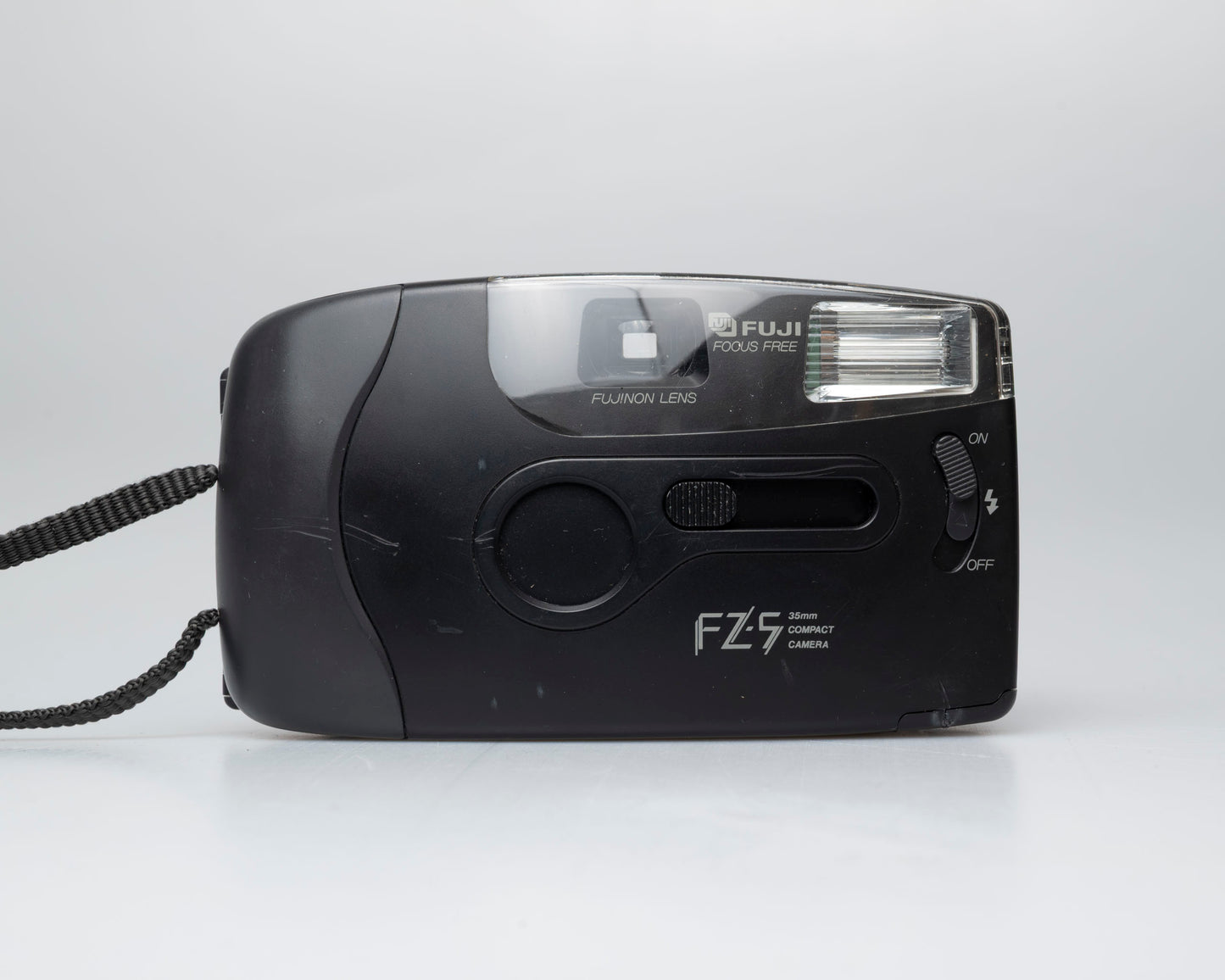 Appareil photo argentique Fuji FZ-5 35mm (numéro de série 61005809)