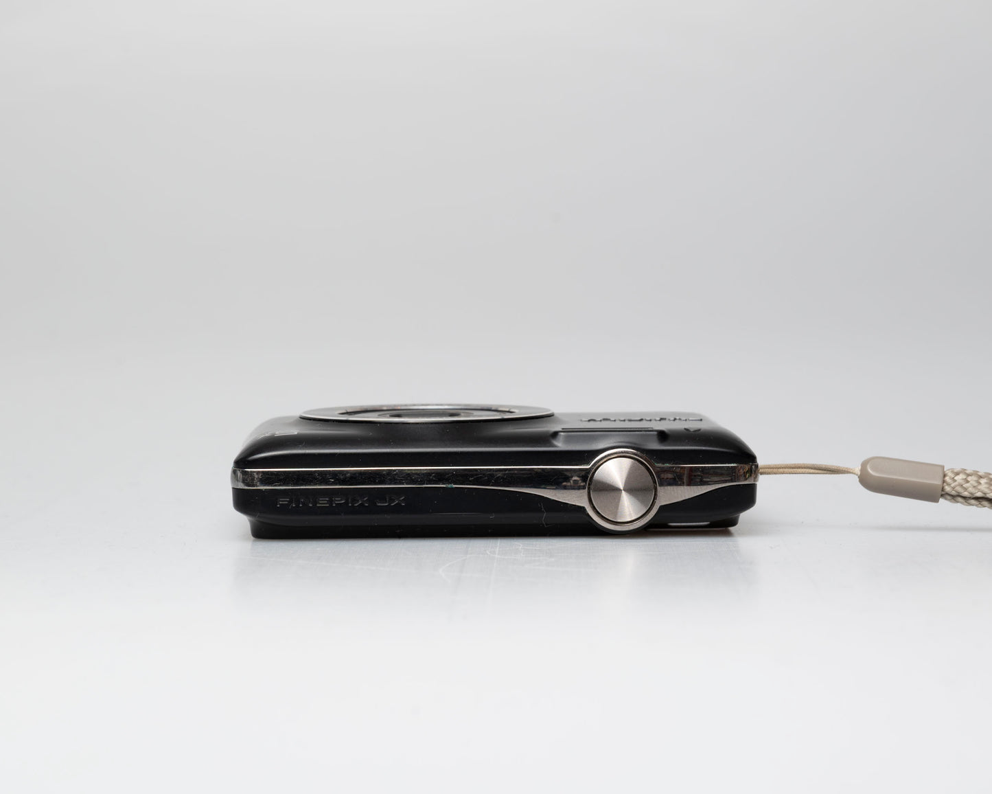 Fujifilm Finepix JX650 16 MP CCD sensor digicam w/ battery + charger + 8GB SD card (serial 4SG50713)