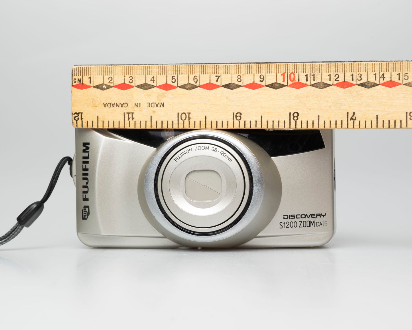 Fujifilm Discovery S1200 Zoom Date 35mm camera (serial 01255921)