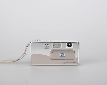 HP Photosmart 435 3.1 MP CCD sensor digicam w/original box and cable (uses AA batteries + SD cards)