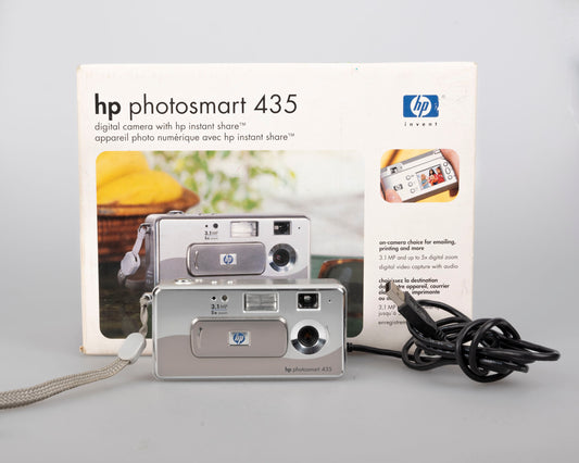 HP Photosmart 435 3.1 MP CCD sensor digicam w/original box and cable (uses AA batteries + SD cards)