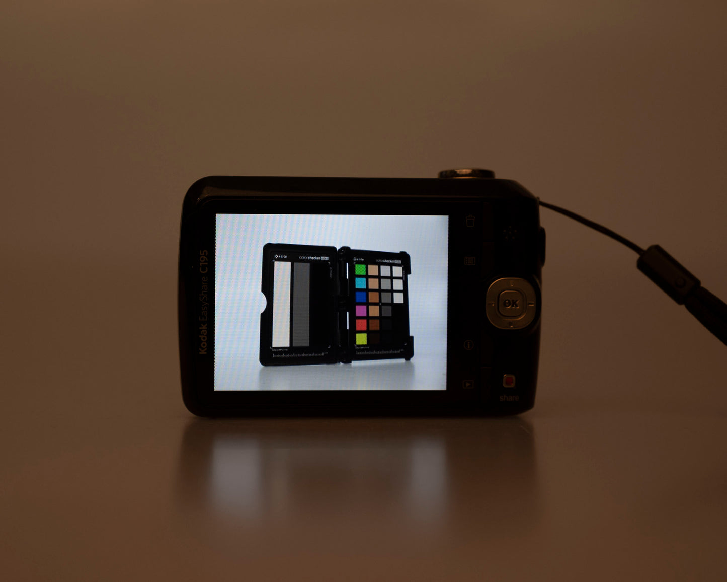 Kodak EasyShare C195 14 MP CCD sensor digicam w/ 8 GB SD card