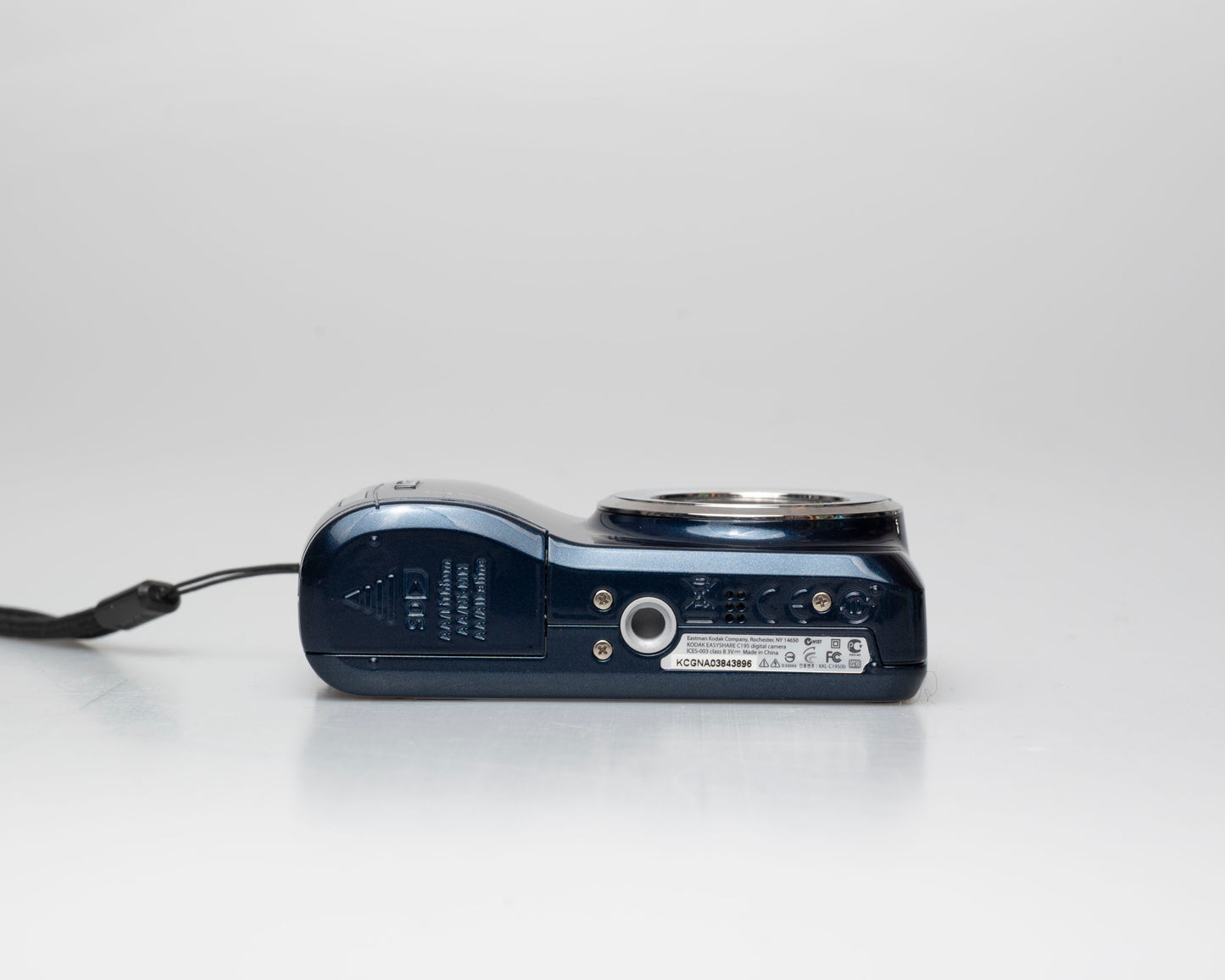 Kodak EasyShare C195 14 MP CCD sensor digicam w/ 8 GB SD card