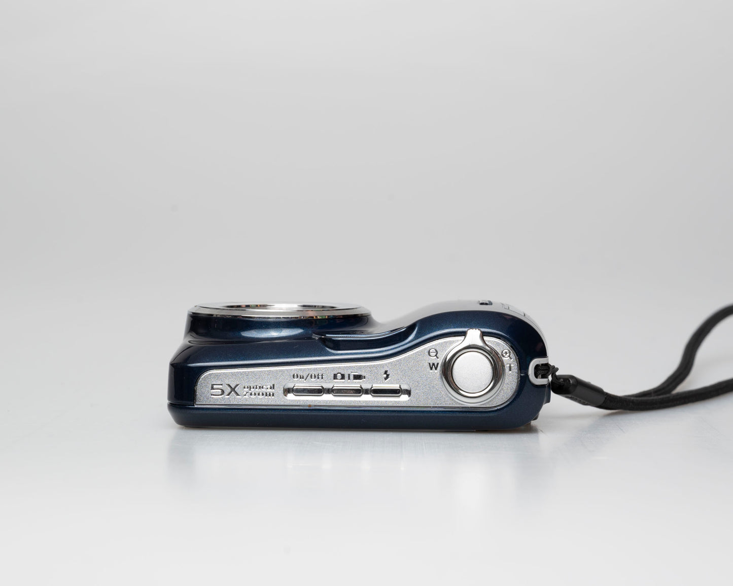 Kodak EasyShare C195 14 MP CCD sensor digicam w/ 8 GB SD card