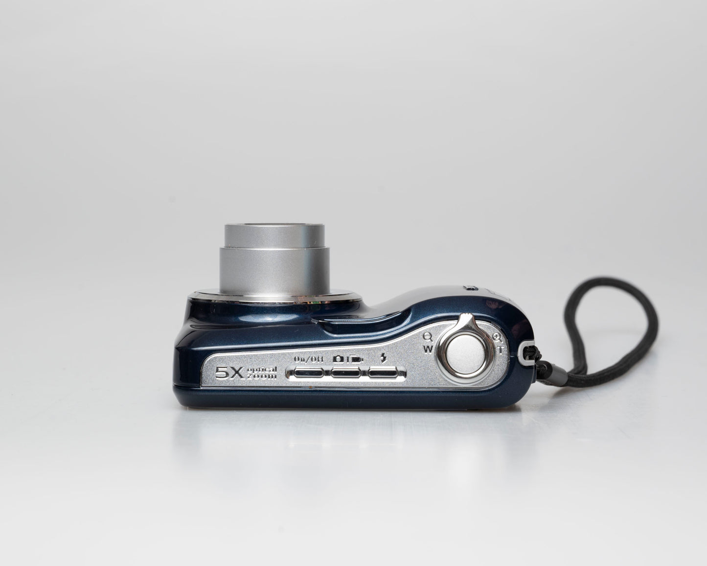 Kodak EasyShare C195 14 MP CCD sensor digicam w/ 8 GB SD card