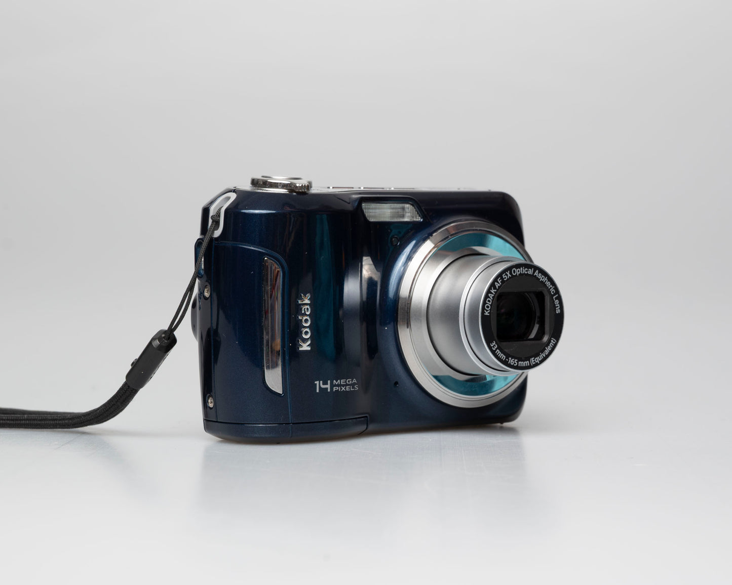 Kodak EasyShare C195 14 MP CCD sensor digicam w/ 8 GB SD card