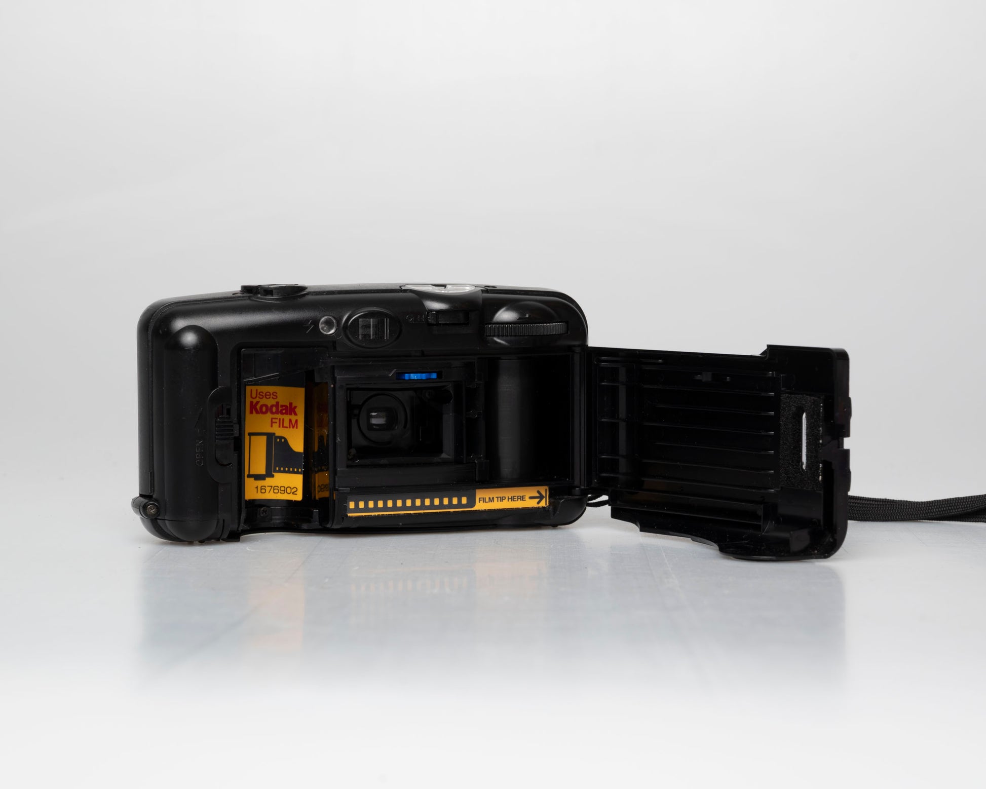 Kodak KB10 35mm camera (serial 1676902)1