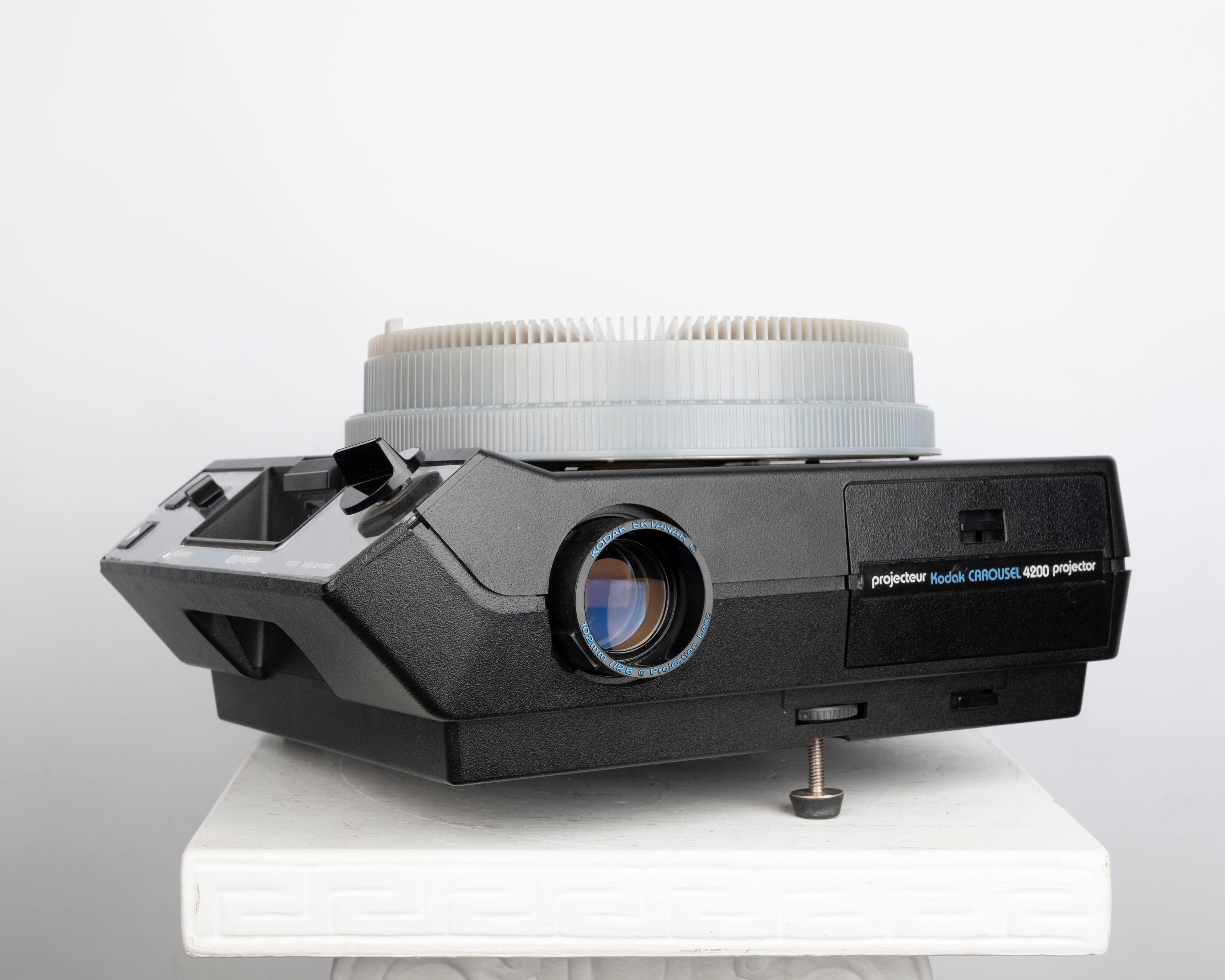 Kodak Carousel 4200 35mm slide projector w/ Ektanar C 102mm f2.8 lens ...