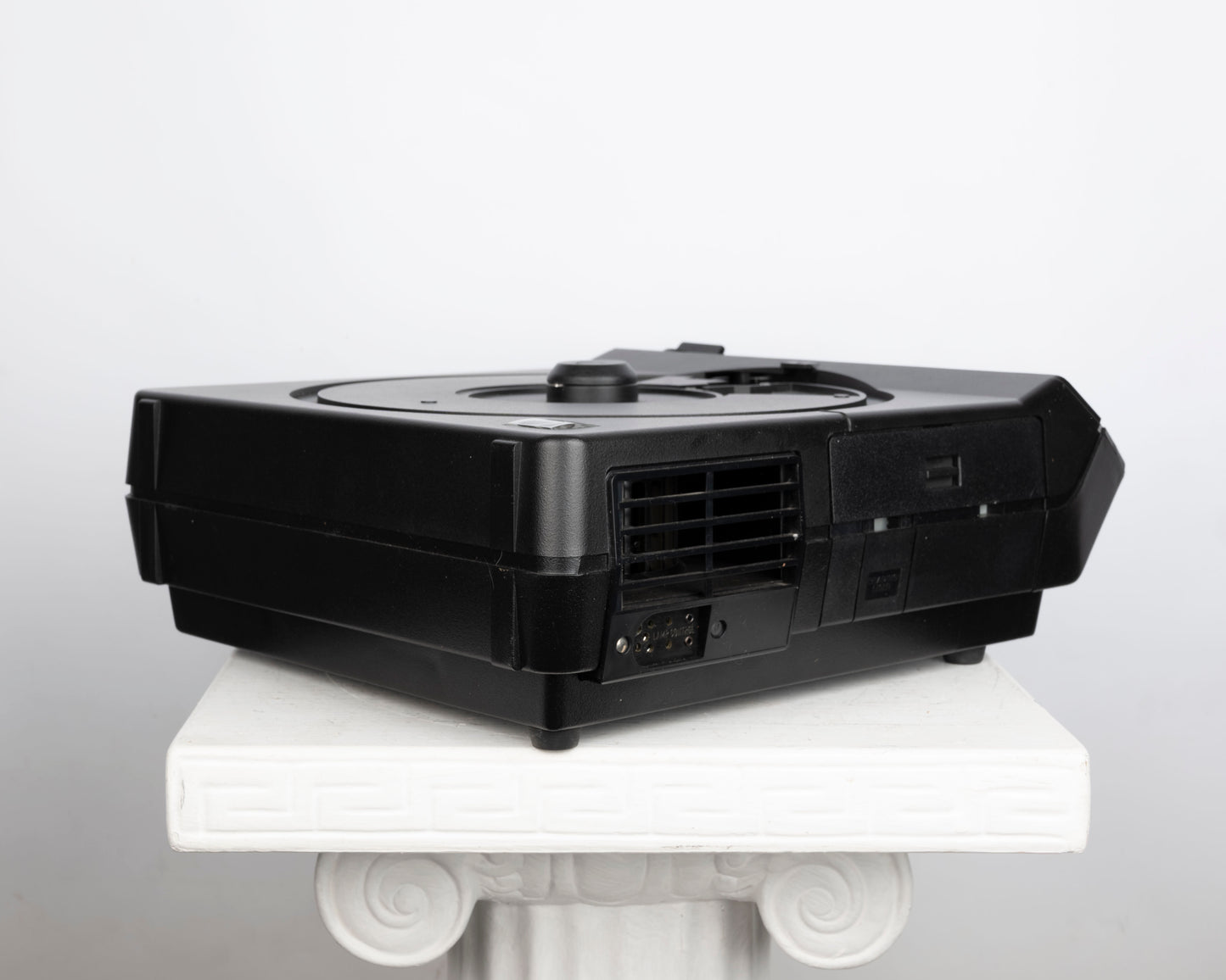 Kodak Carousel 4200 35mm slide projector w/ Ektanar C 102mm f2.8 lens (serial 306895)