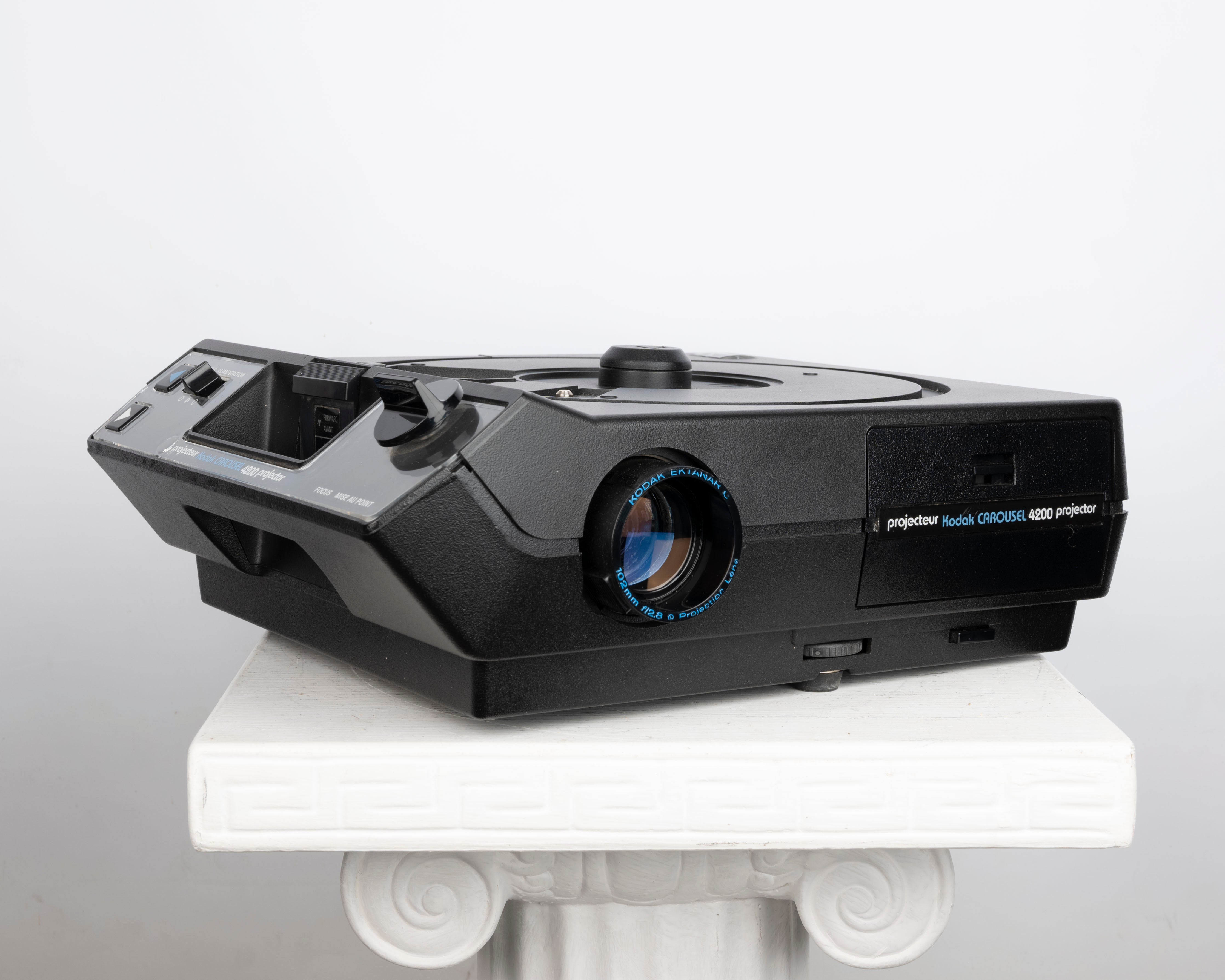 Kodak Carousel 4200 35mm slide projector w/ Ektanar C 102mm f2.8 lens ...