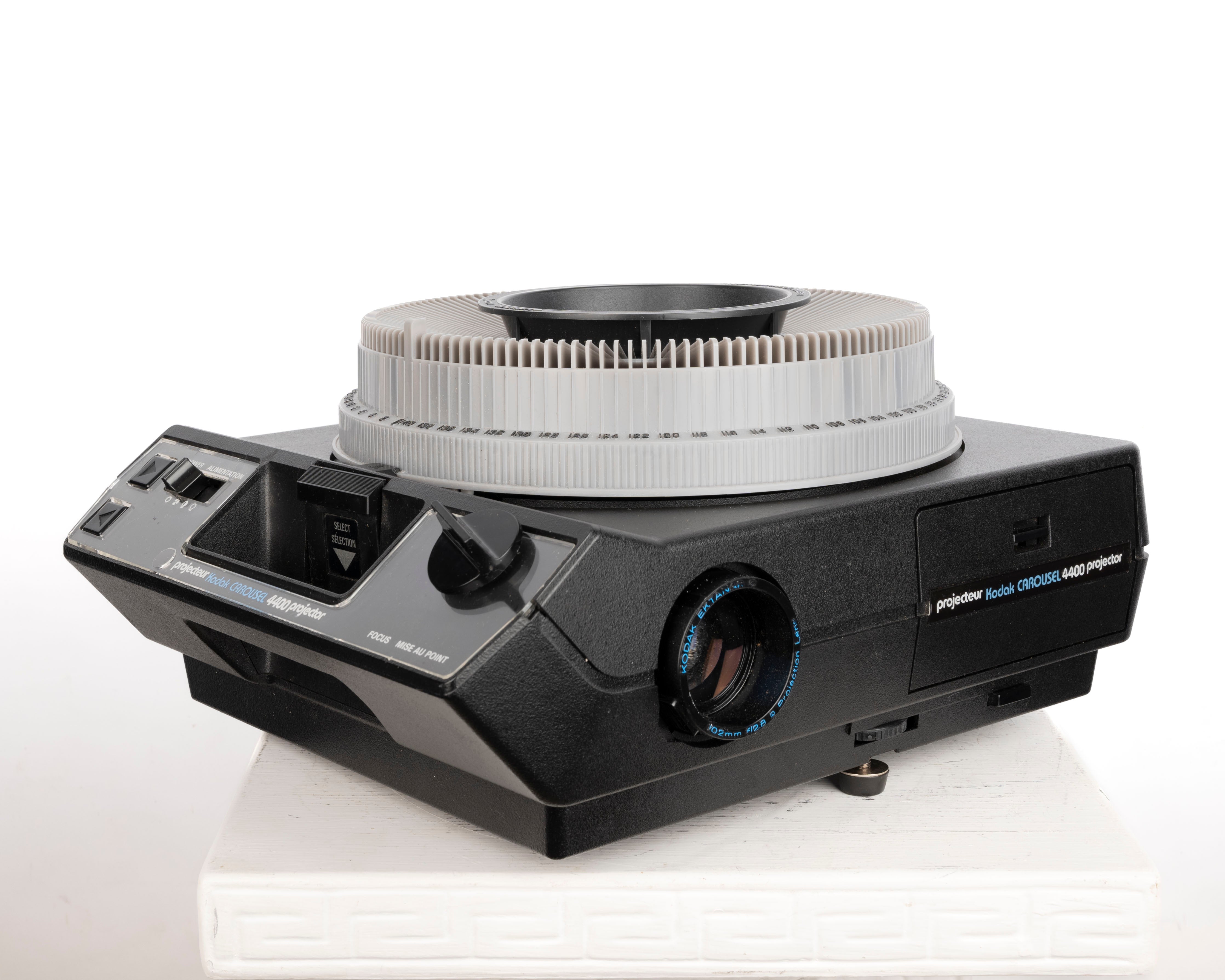 Kodak Carousel 4400 35mm slide projector w/ Ektanar C 102mm f2.8 lens ...