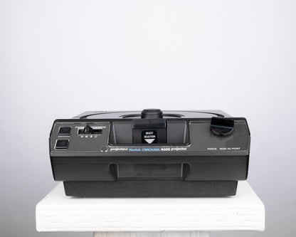 Kodak Carousel 4600 35mm slide projector w/ Ektanar C 102mm f2.8 lens (155965)