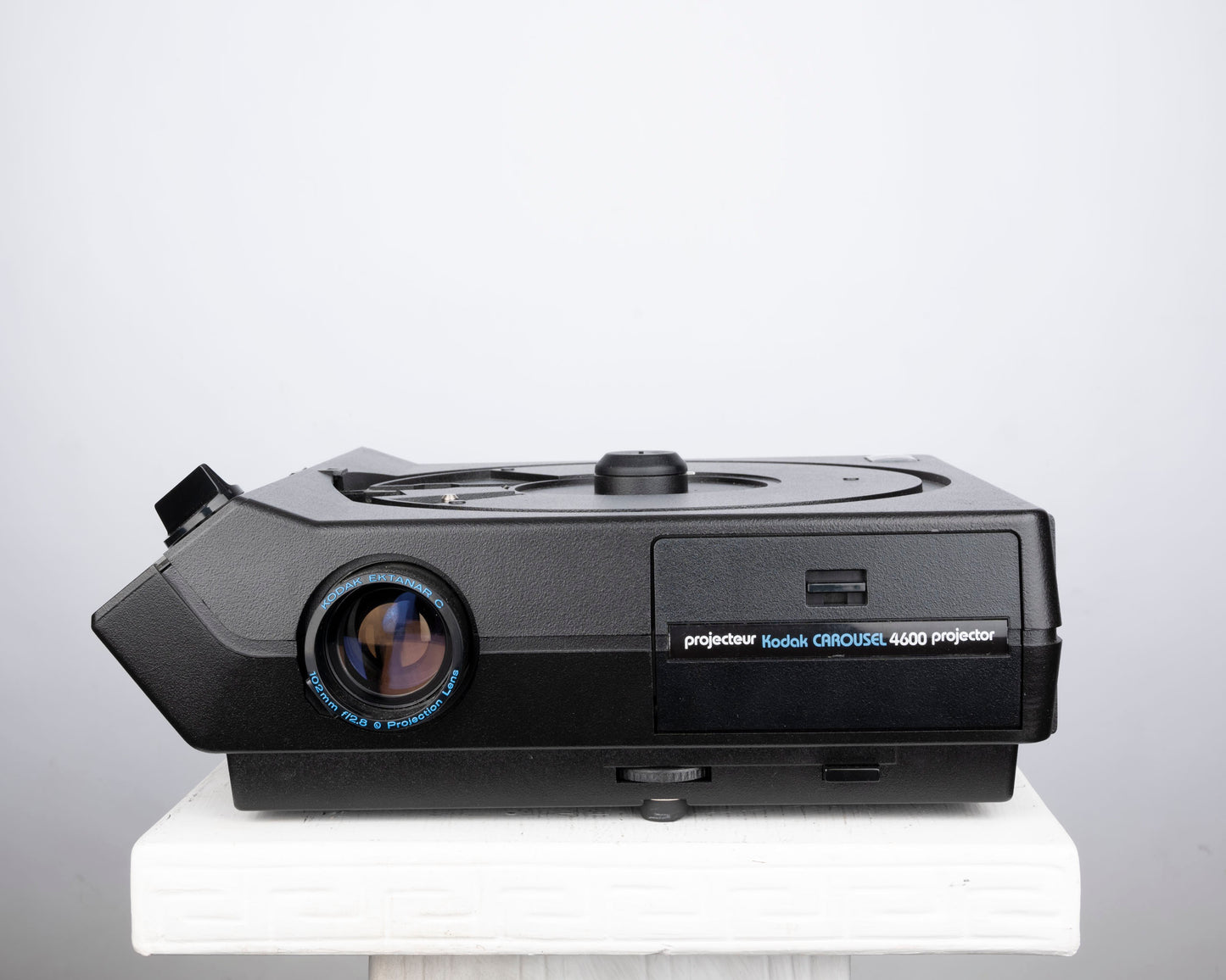 Kodak Carousel 4600 35mm slide projector w/ Ektanar C 102mm f2.8 lens (155965)