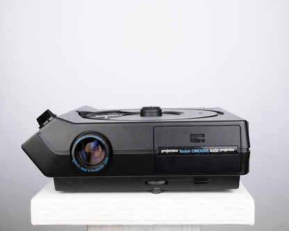 Projecteur de diapositives Kodak Carousel 4600 35 mm avec objectif Ektanar C 102 mm f2.8 (155965)