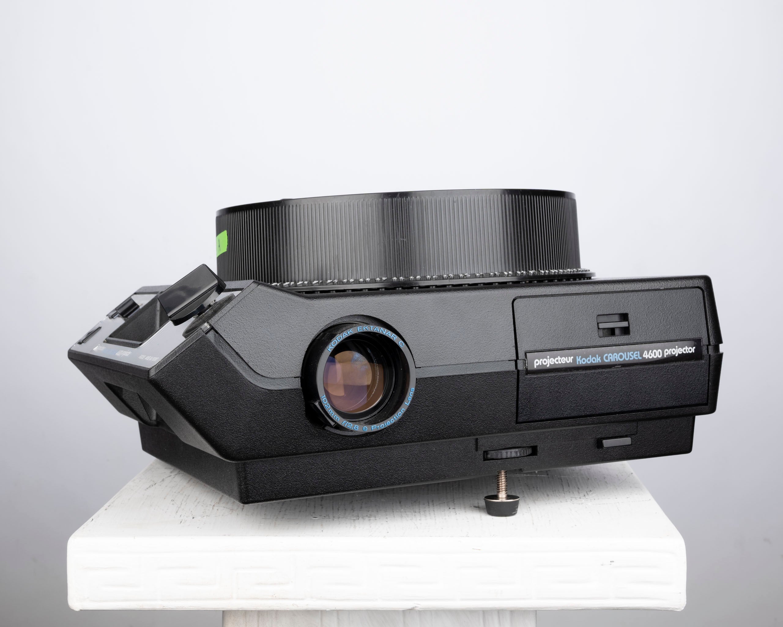 Kodak Carousel 4600 35mm slide projector w/ Ektanar C 102mm f2.8 lens ...