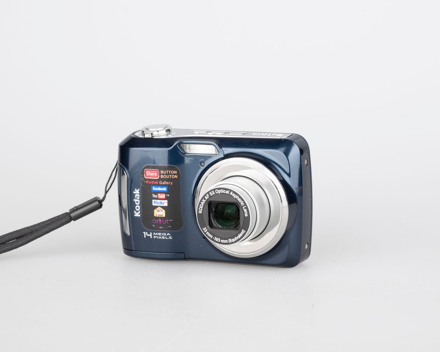 Kodak Easyshare C195 digicam w/ 14 MP CCD sensor (uses AA batteries and SD memory cards)