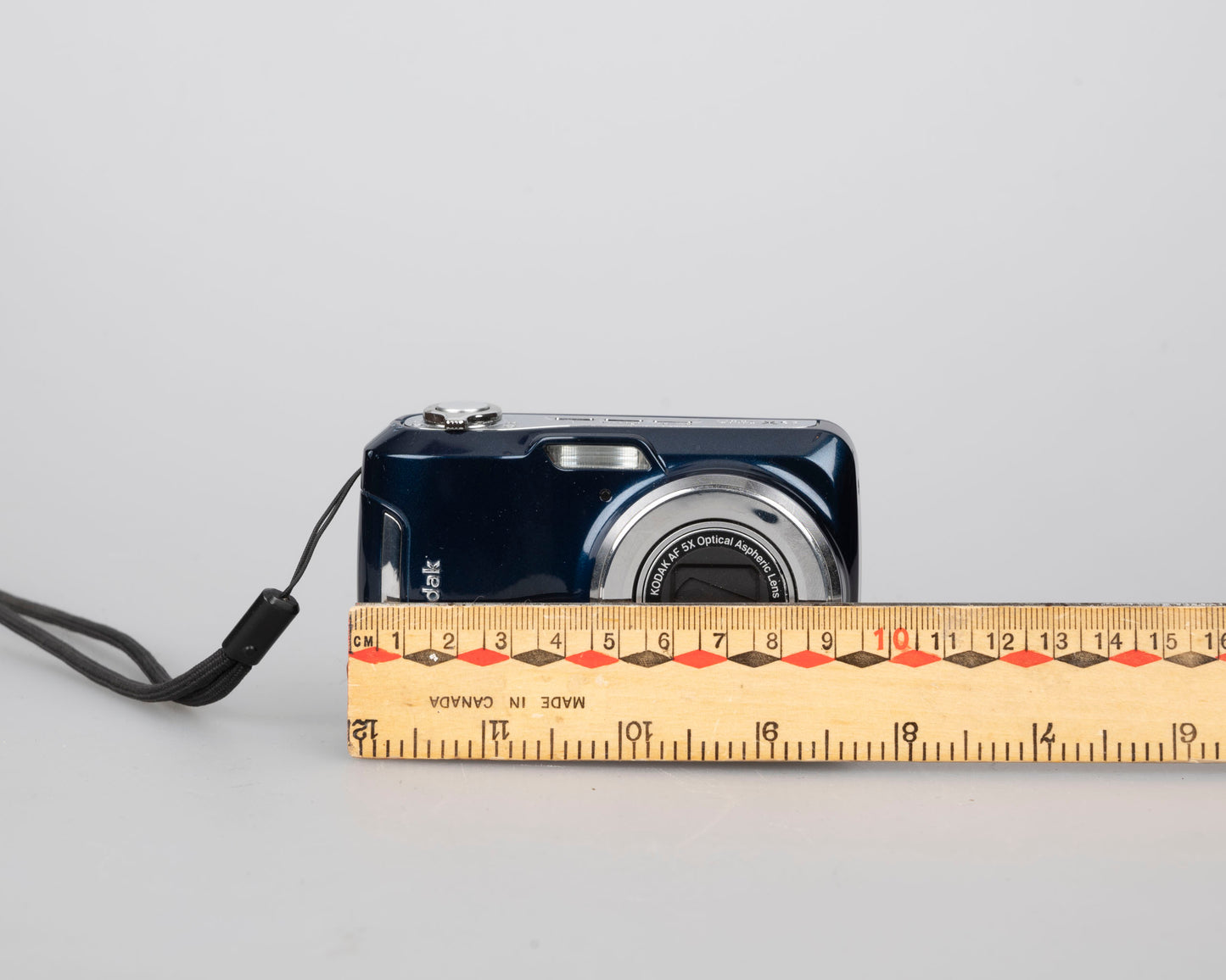 Appareil photo numérique à capteur CCD Kodak Easyshare C195 14 MP avec manuel et câble USB (utilise des piles AA et des cartes mémoire SD)