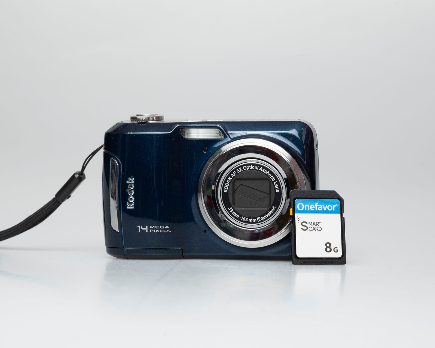 Kodak EasyShare C195 14 MP CCD sensor digicam w/ 8 GB SD card (serial KCGNA02917709)