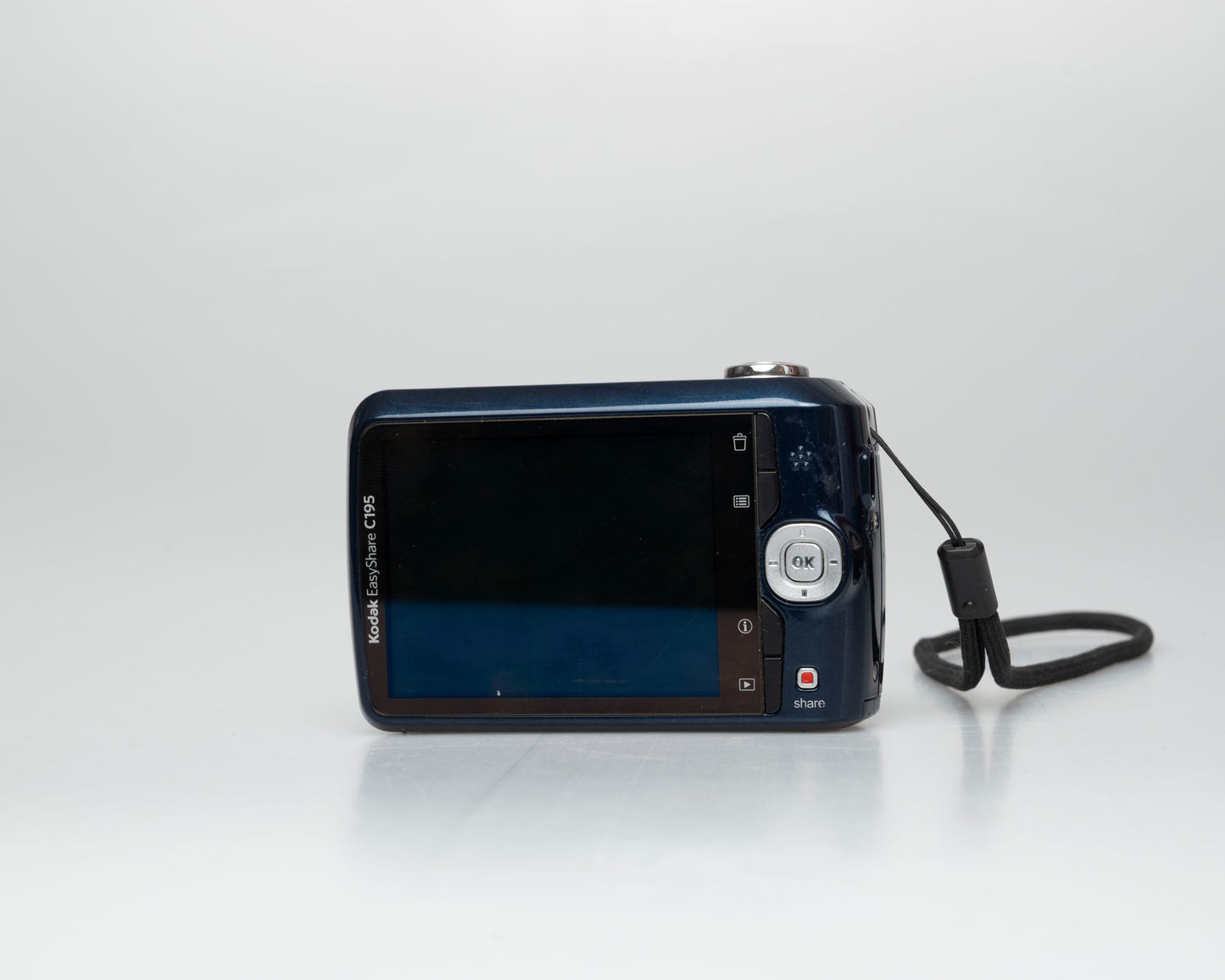 Kodak EasyShare C195 14 MP CCD sensor digicam w/ 8 GB SD card (serial KCGNA02917709)