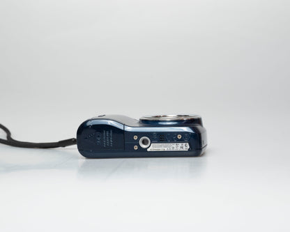 Kodak EasyShare C195 14 MP CCD sensor digicam w/ 8 GB SD card (serial KCGNA02917709)