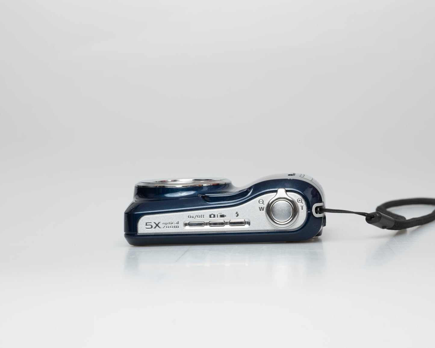 Kodak EasyShare C195 14 MP CCD sensor digicam w/ 8 GB SD card (serial KCGNA02917709)