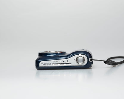 Kodak EasyShare C195 14 MP CCD sensor digicam w/ 8 GB SD card (serial KCGNA02917709)