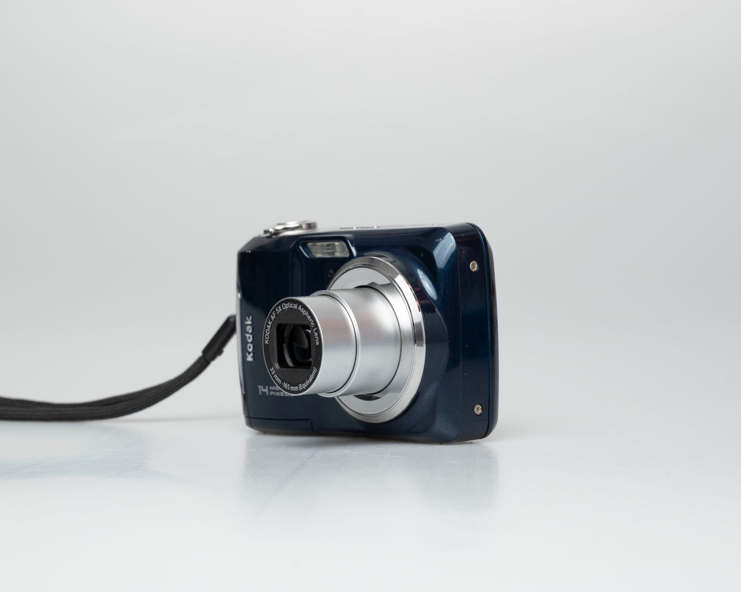 Kodak EasyShare C195 14 MP CCD sensor digicam w/ 8 GB SD card (serial KCGNA02917709)