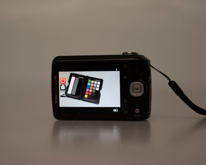 Kodak EasyShare C195 14 MP CCD sensor digicam w/ 8 GB SD card (serial KCGNA02917709)
