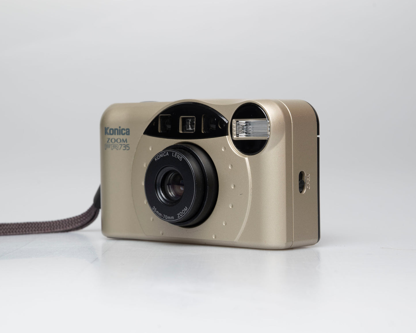 Konica FR735 35mm camera w/ case (serial 7048928)